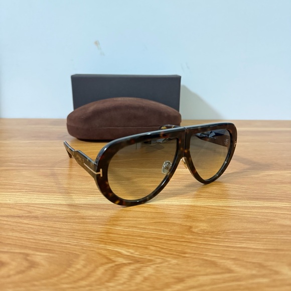 Tom Ford Tortoise Shell Sunglasses with Brown Case